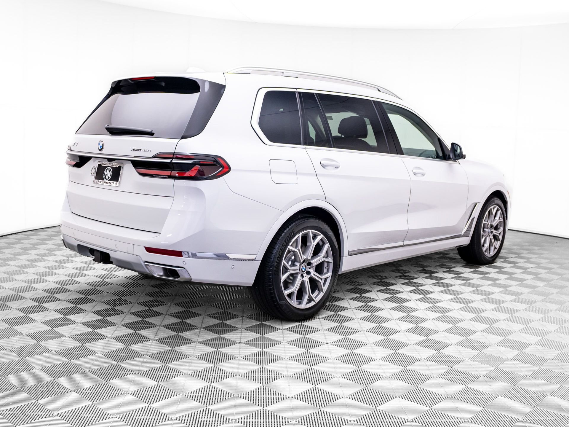 New 2026 Mineral White Metallic BMW xDrive40i image 6