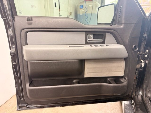 Used 2014  Ford XL image 11