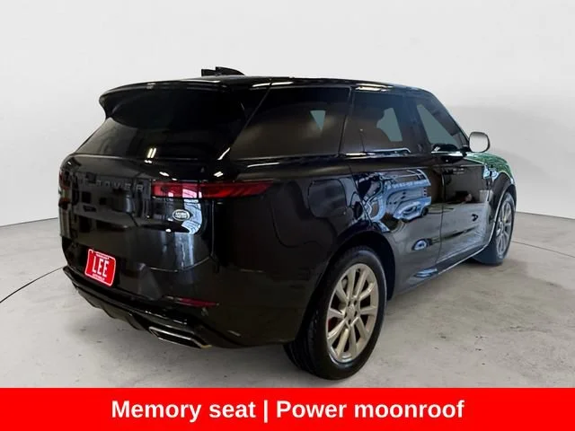 Used 2023 Black Land Rover SE Dynamic image 6