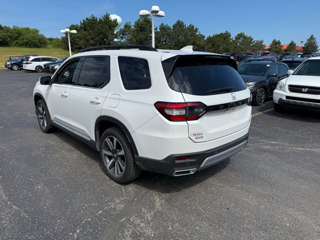 Certified Used 2023 Platinum White Pearl Honda Touring image 2