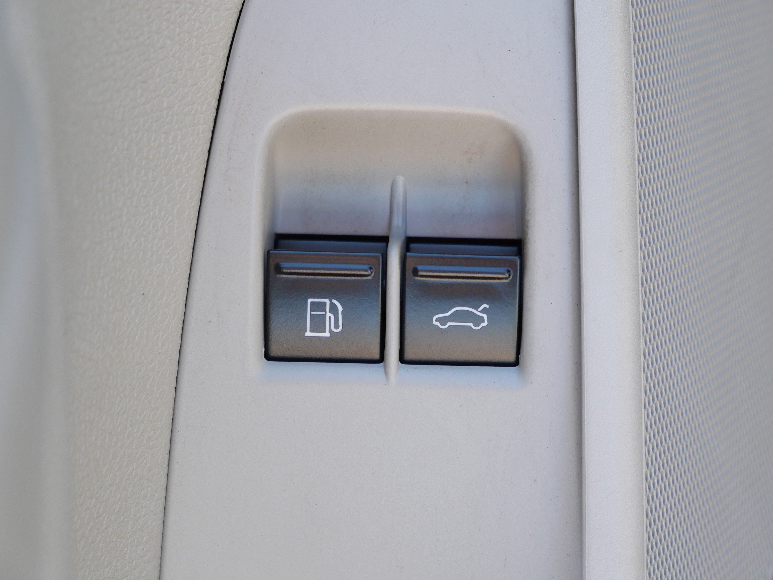 Used 2010 Eismeer Blue Metallic Volkswagen Komfort image 19