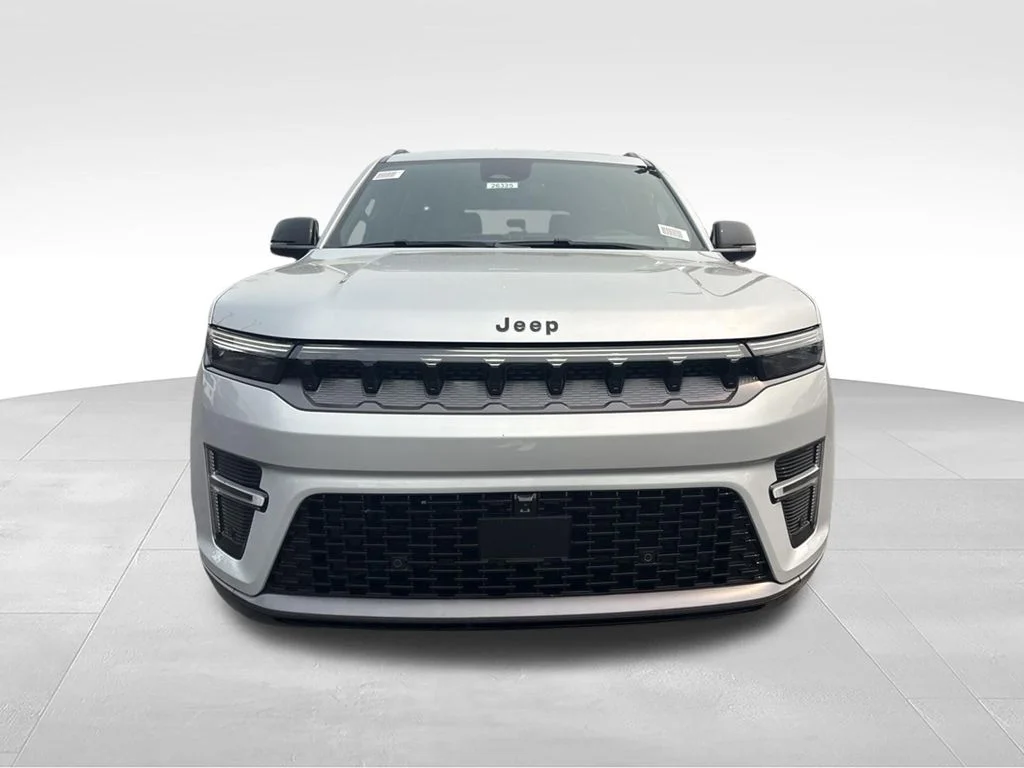 New 2026 Silver-Zynith Exterior Paint Jeep Grand Wagoneer image 8