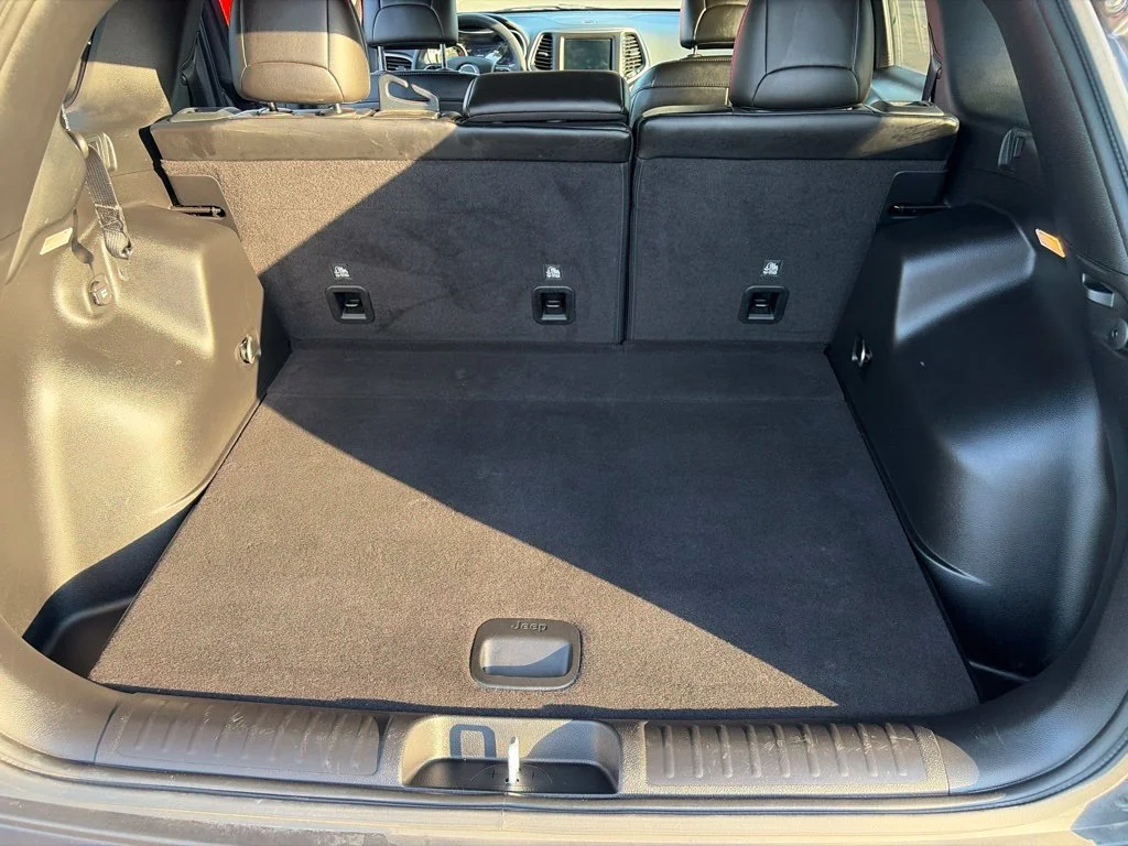 Certified Used 2022 Gray Jeep Latitude Lux image 15