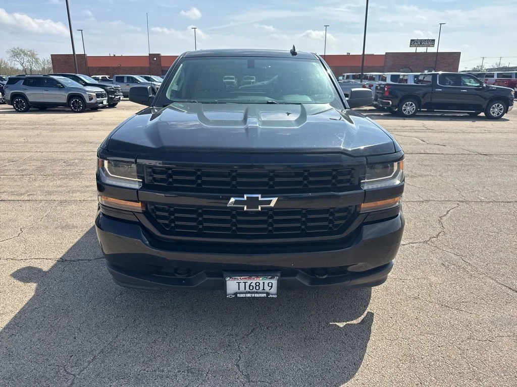Used 2018 Black Chevrolet Custom image 5