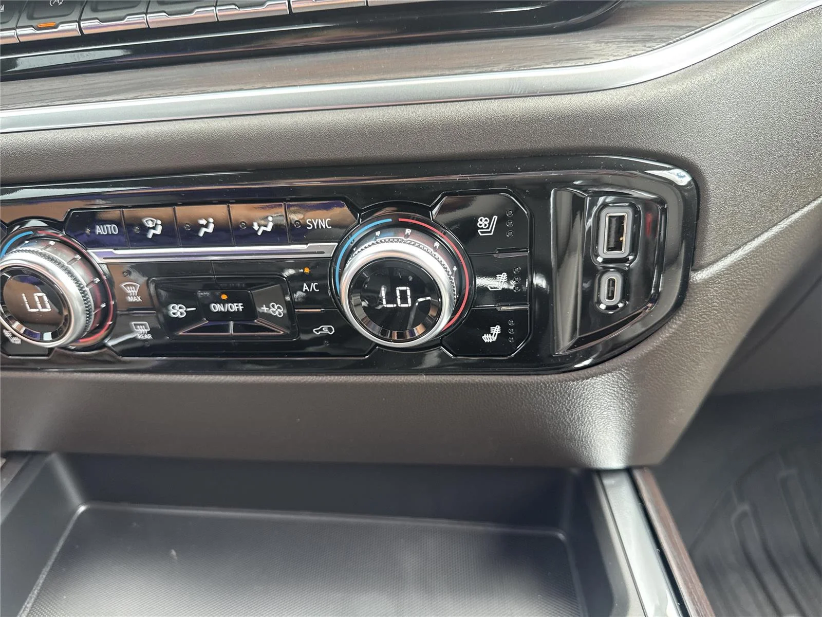 2026 GMC Sierra 1500 SLT - Photo 27