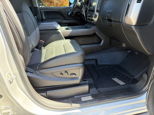Used 2019 QUICKSILVER METALLIC GMC Denali image 13