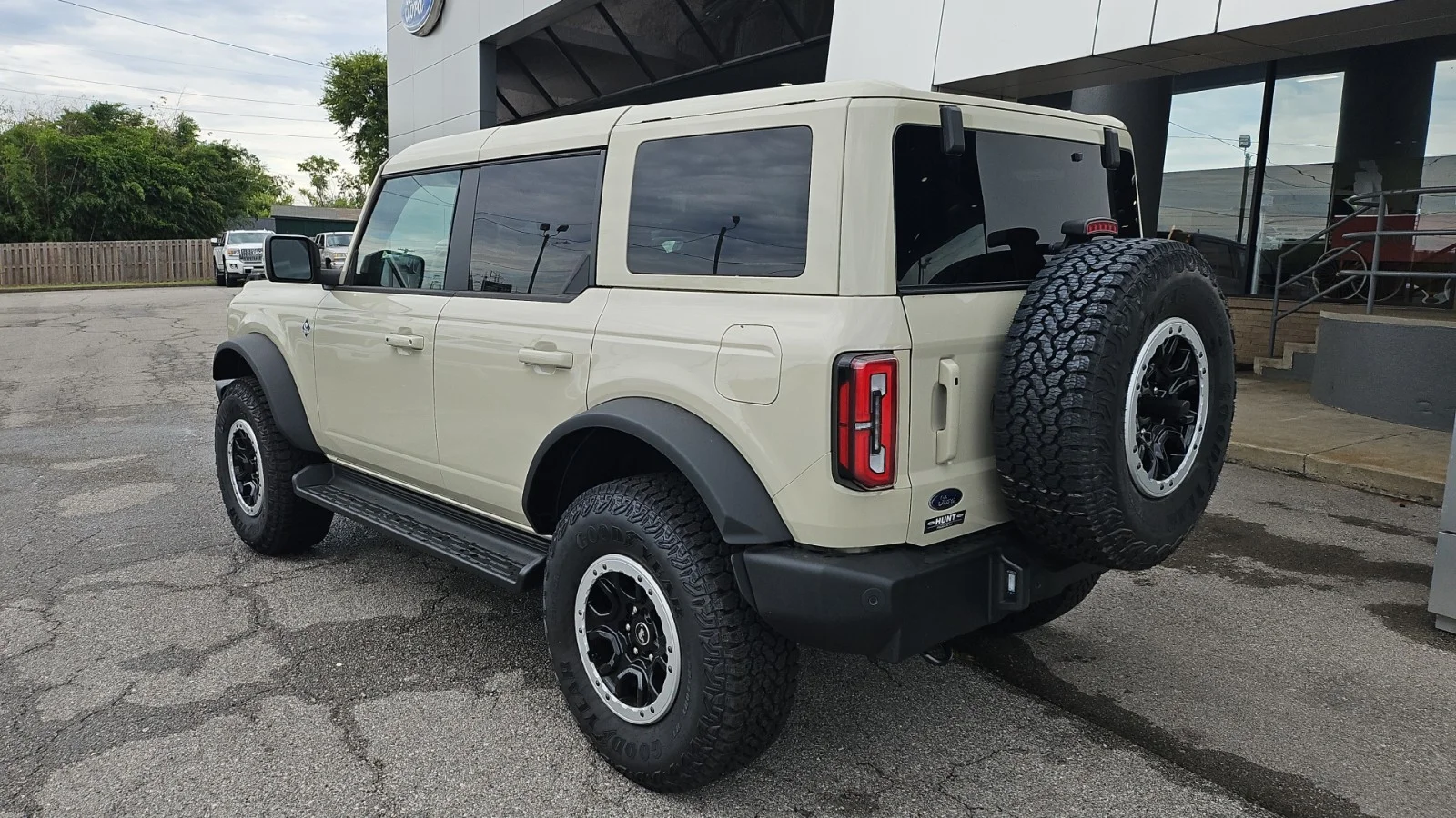 New 2025 Desert Sand Ford Outer Banks image 4