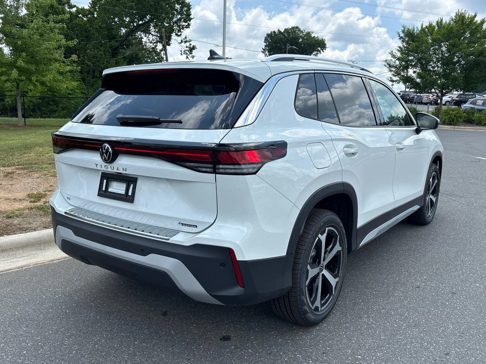New 2026 pure white Volkswagen SE image 5