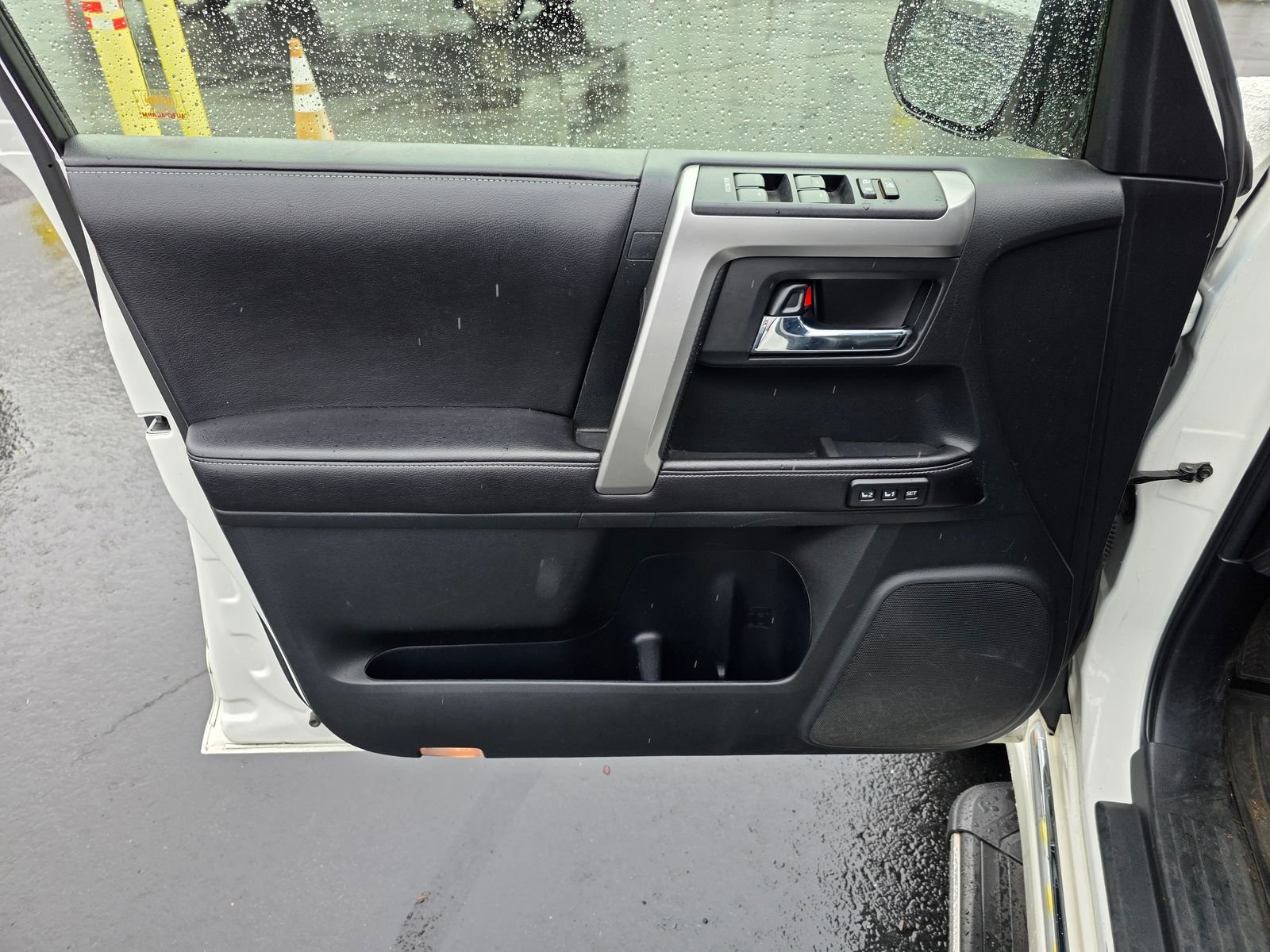 Used 2016 Blizzard Pearl Toyota Limited image 9