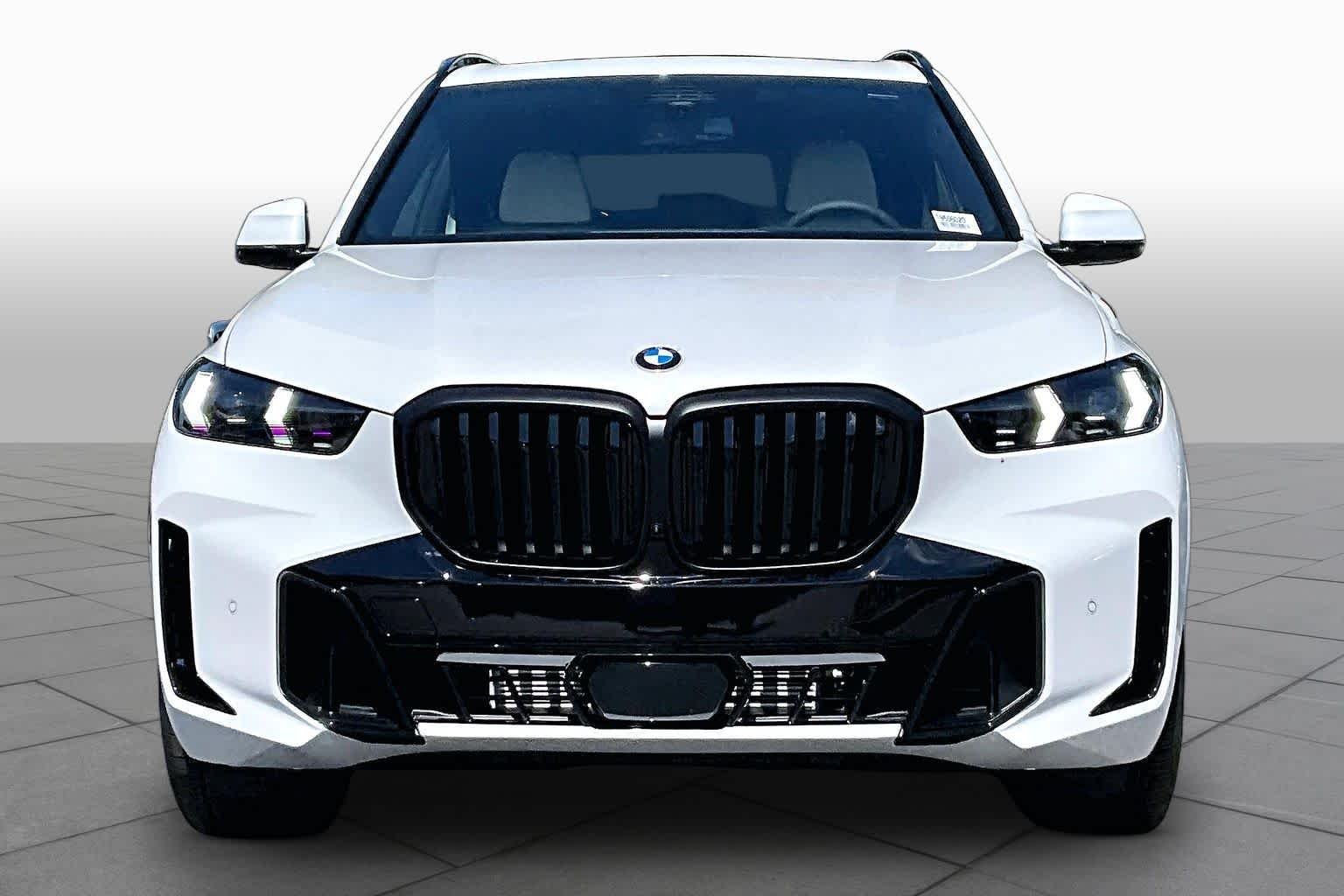New 2026 Mineral White Metallic BMW xDrive40i image 3