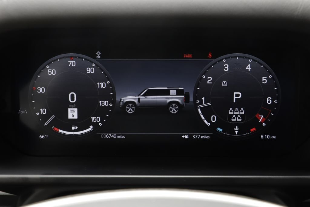 Used 2025 White Land Rover X-Dynamic SE image 8