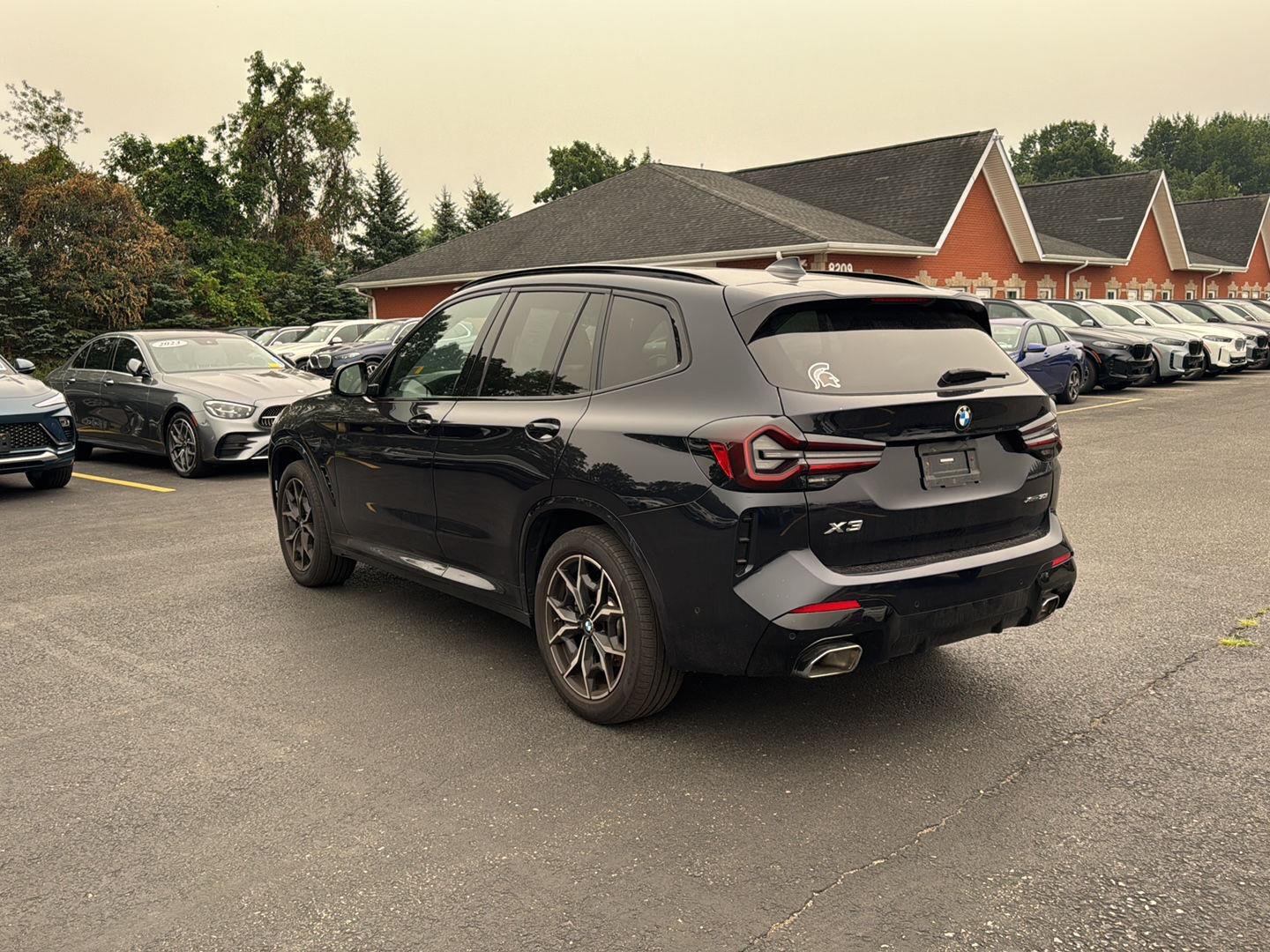 Used 2023 Carbon Black Metallic BMW xDrive30i image 5