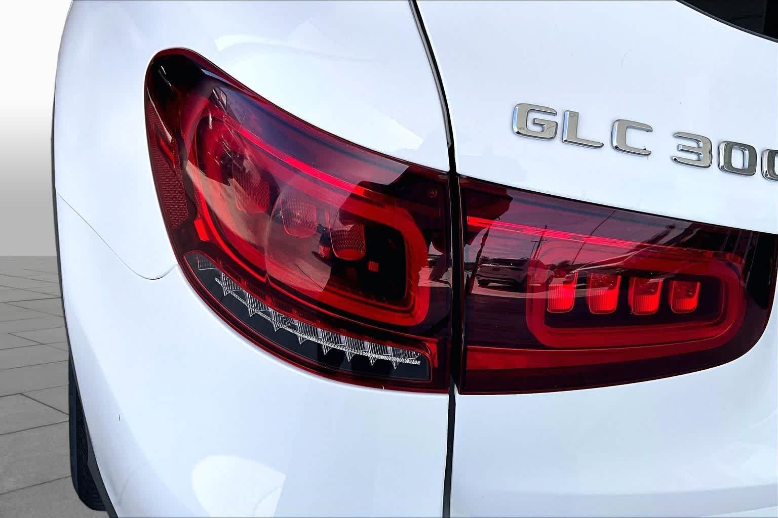 Used 2020 Polar White Mercedes-Benz GLC 300 image 25