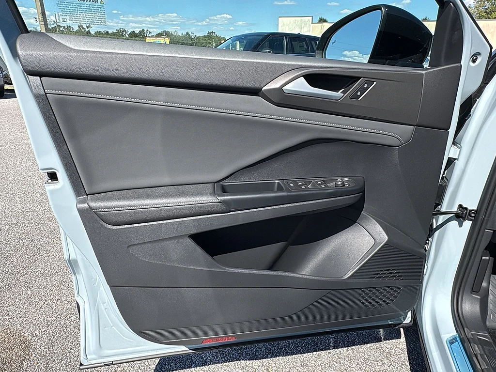 New 2027 Monument Gray w/ Deep Black Roof Volkswagen SE Black FWD image 22