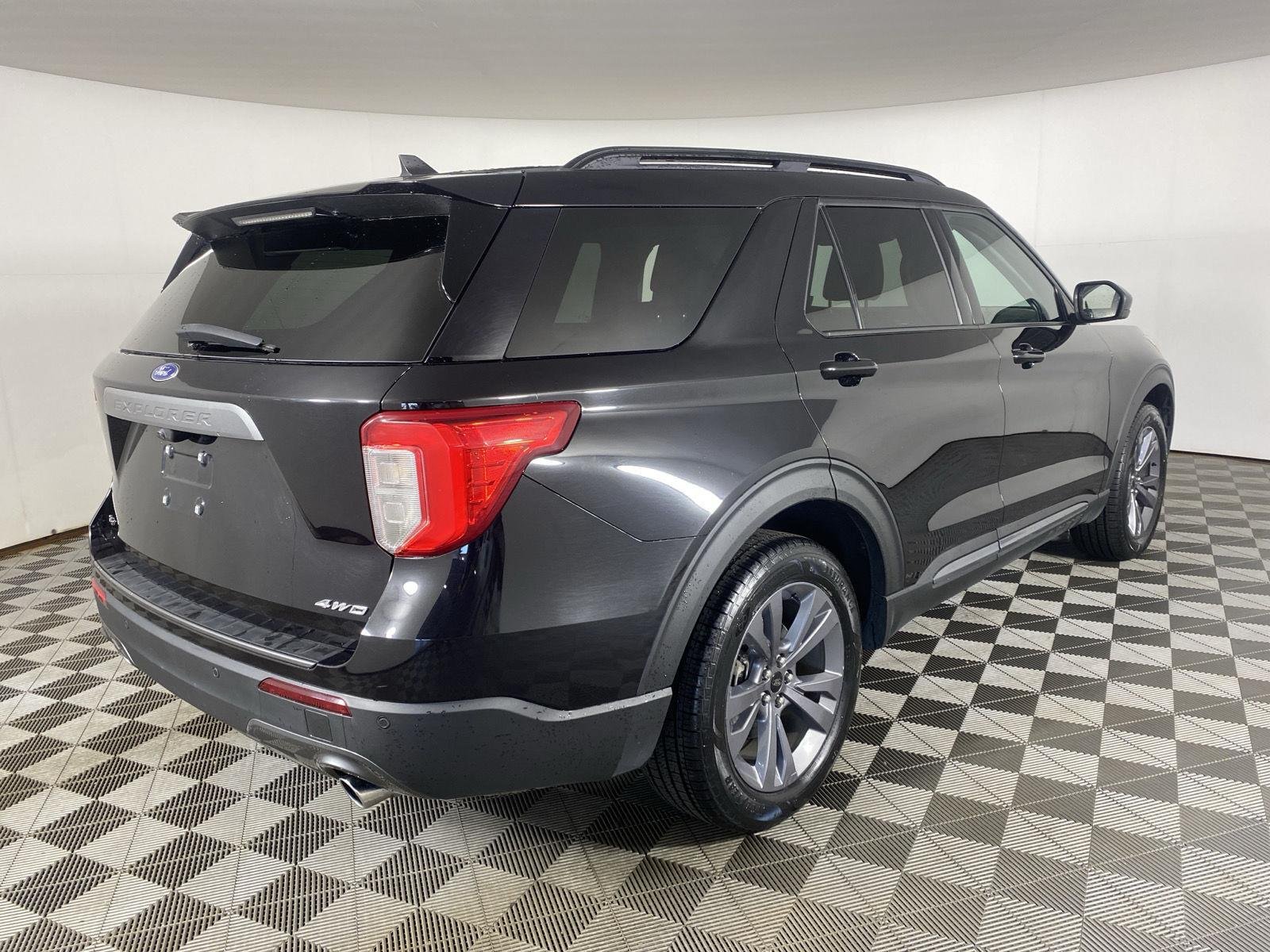 Used 2023 Agate Black Ford XLT image 7