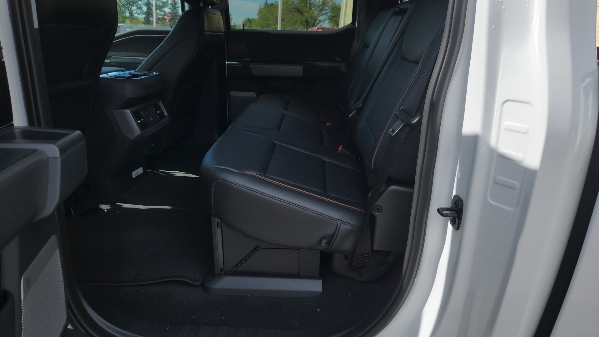 New 2026 Oxford White Ford LARIAT image 15
