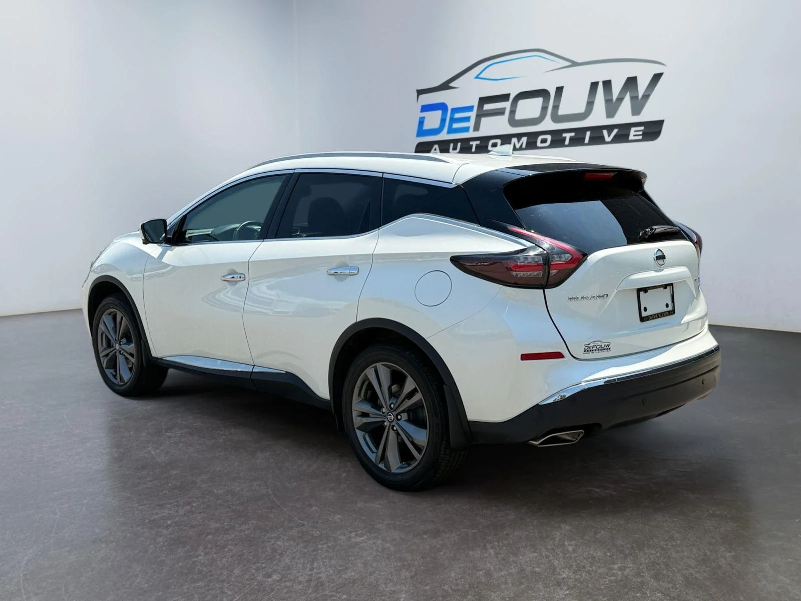Used 2022 WHIE Nissan Platinum image 5