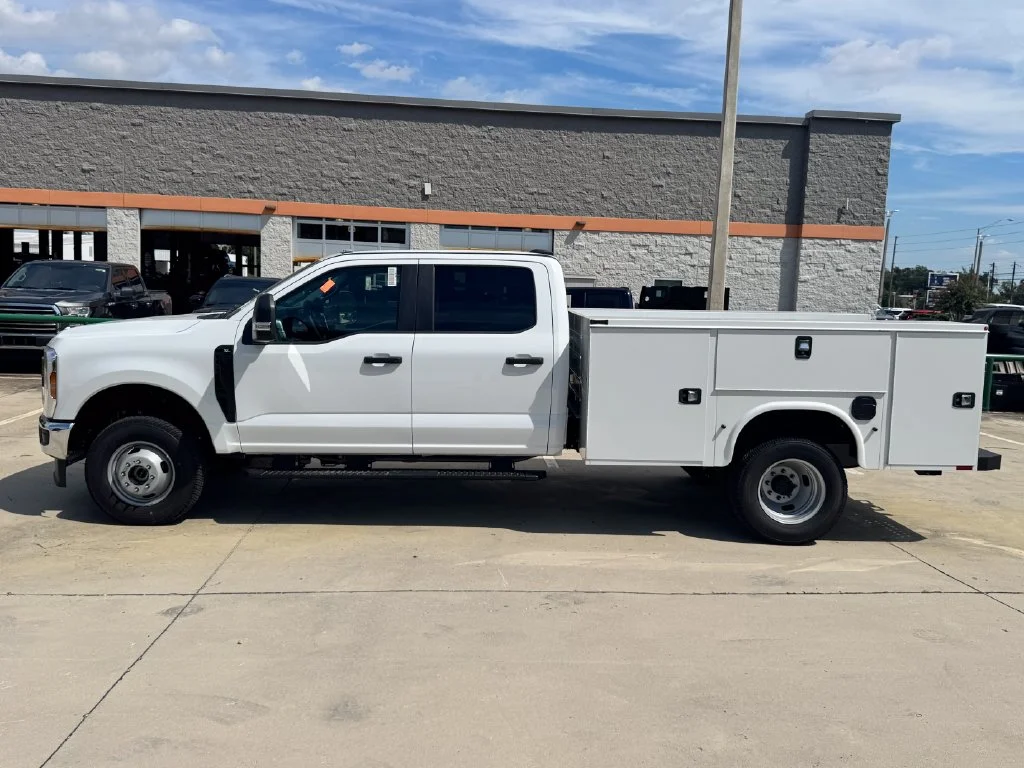 New 2027 White Ford XL image 2