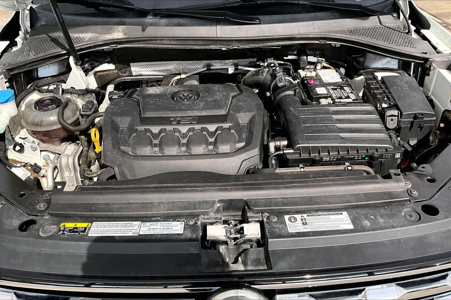 Used 2019 Pure White Volkswagen SE image 32