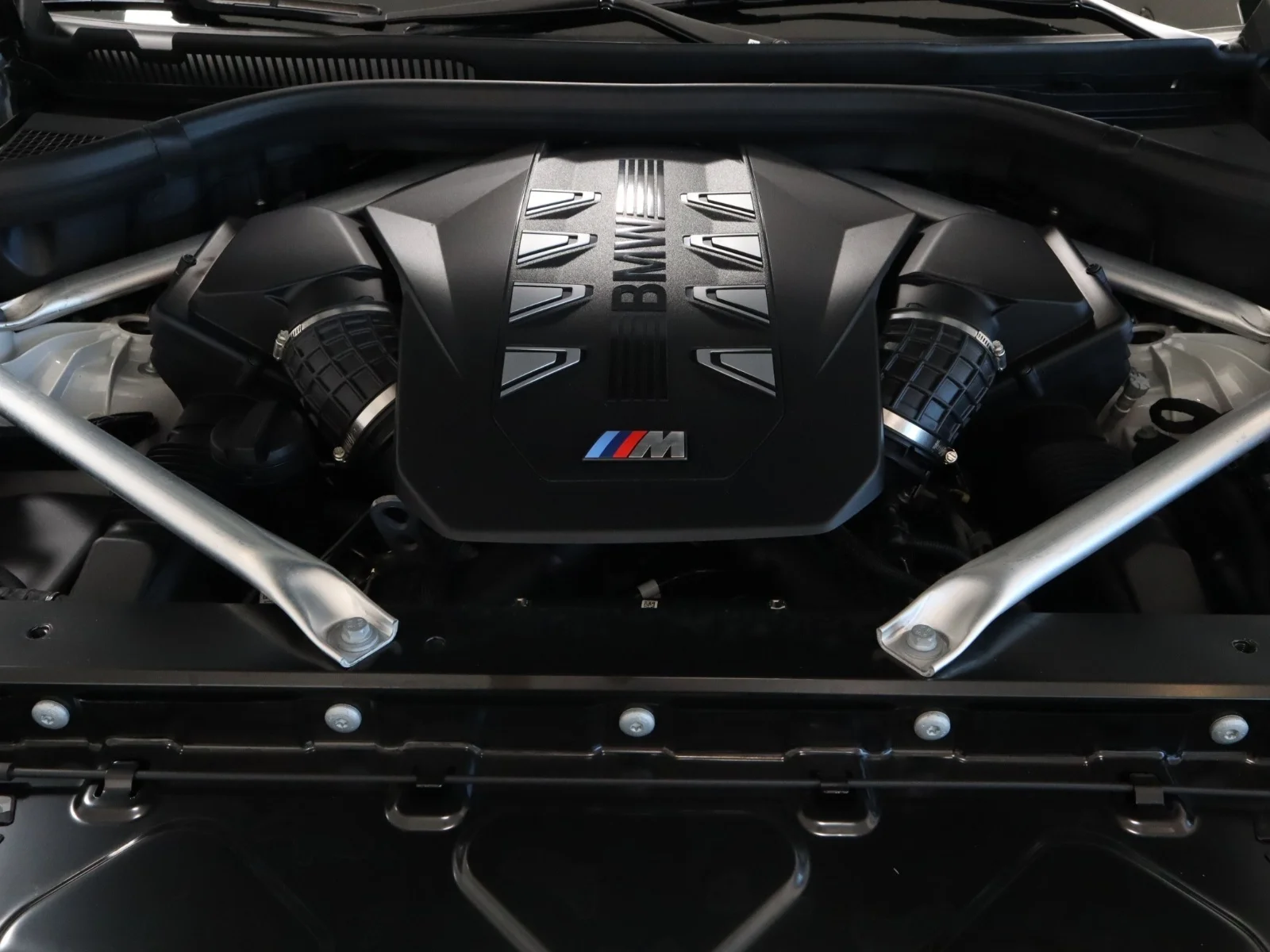 Used 2026 White BMW M60i Sports Activity Vehicle image 10