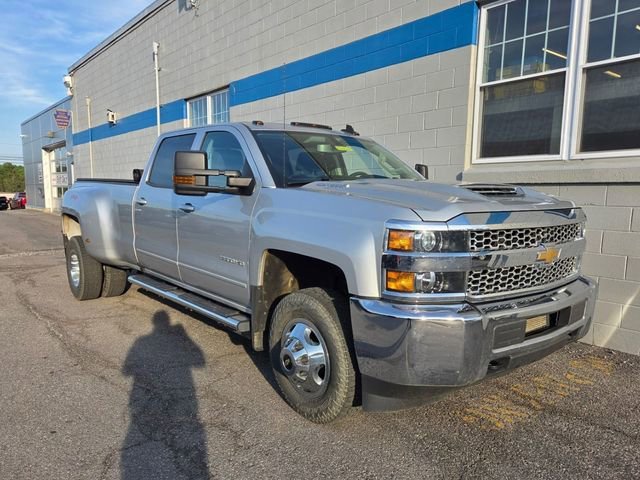 Used 2019 SILVER ICE METALLIC Chevrolet LT image 1