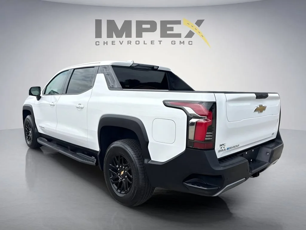 Used 2026 Summit White Chevrolet LT - Extended Range image 3