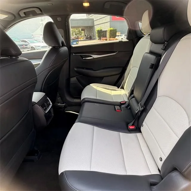 Used 2025 White INFINITI LUXE image 34