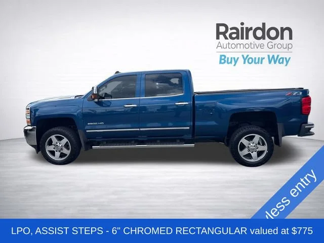 Used 2019 Deep Ocean Blue Metallic Chevrolet LTZ image 4