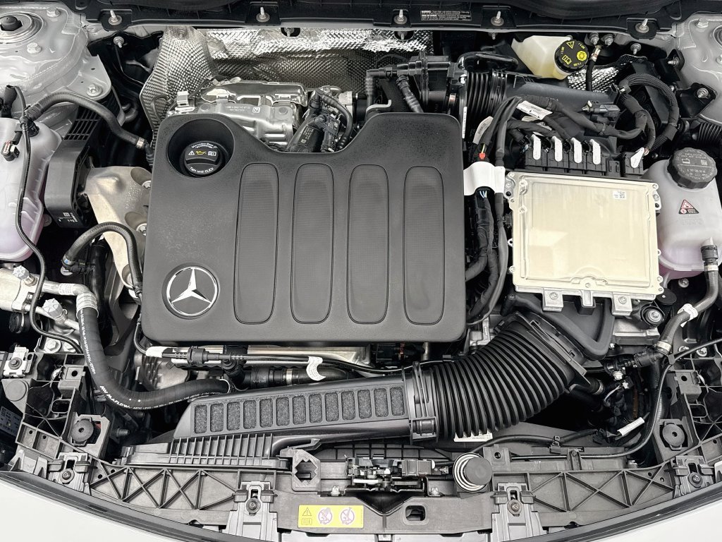 New 2027 MANUFAKTUR Alpine Grey Mercedes-Benz CLA 220 image 28