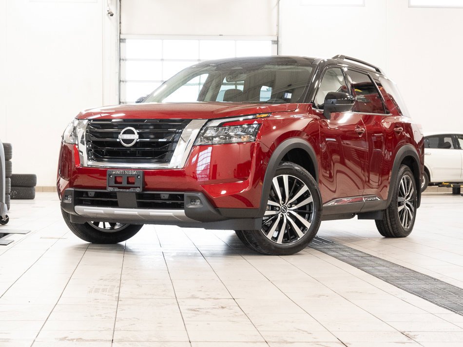 New 2025 NISSAN PATHFINDER Platinum Sport Utility in Kelowna - Main Image