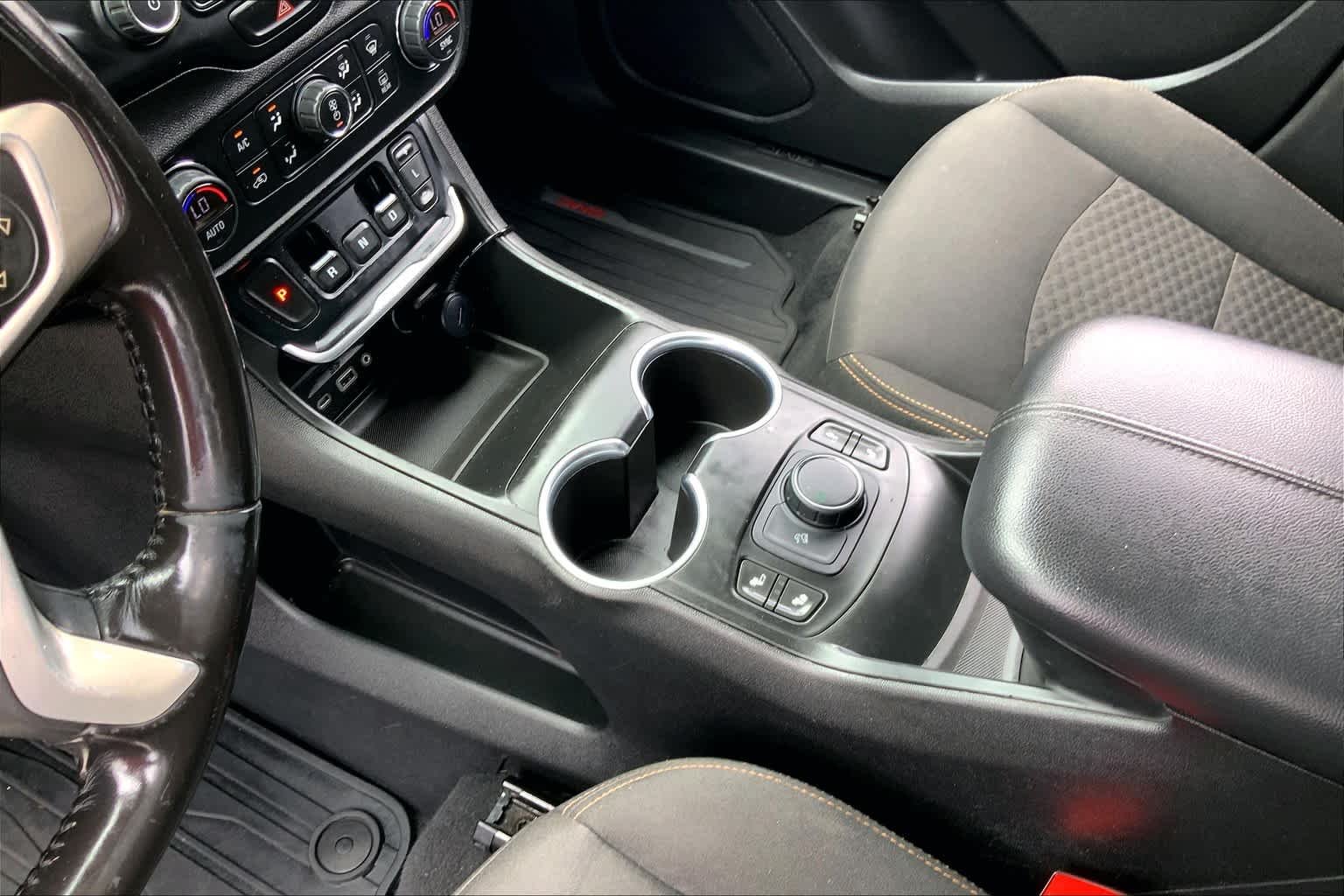 Used 2018 Graphite Gray Metallic GMC SLE image 16