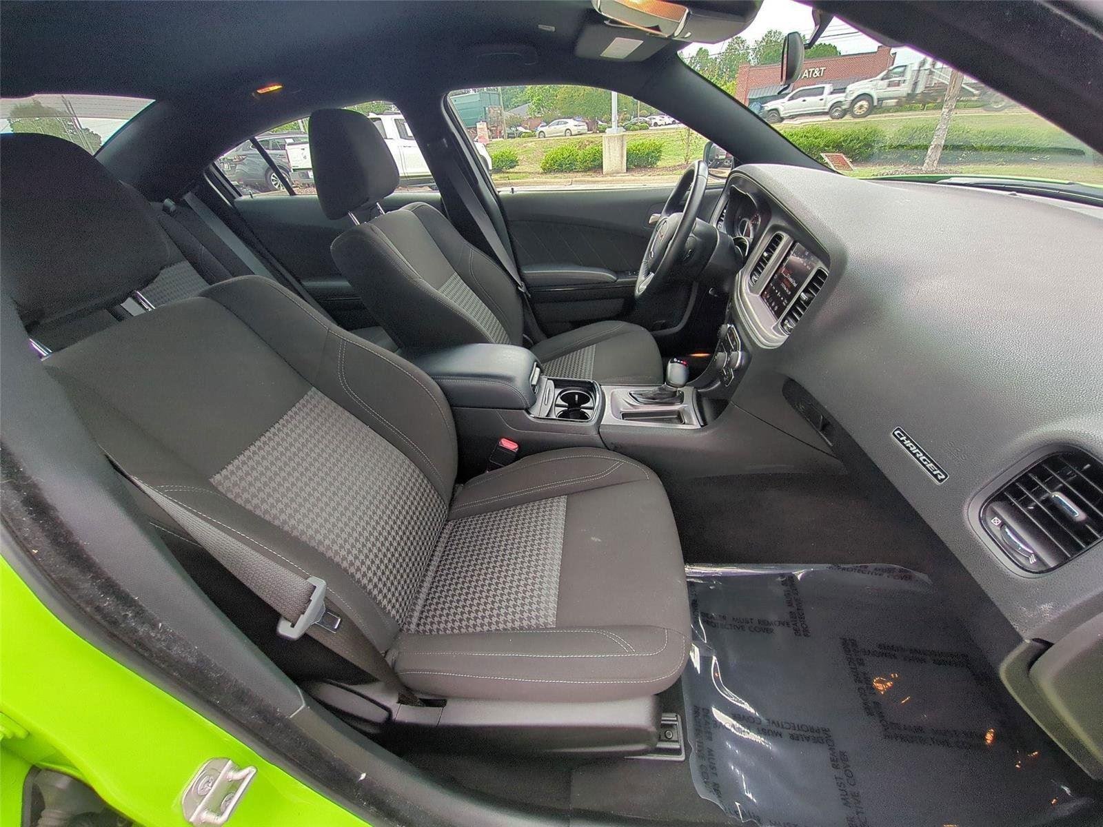 Used 2023 Sublime Metallic Clearcoat Dodge SXT image 36