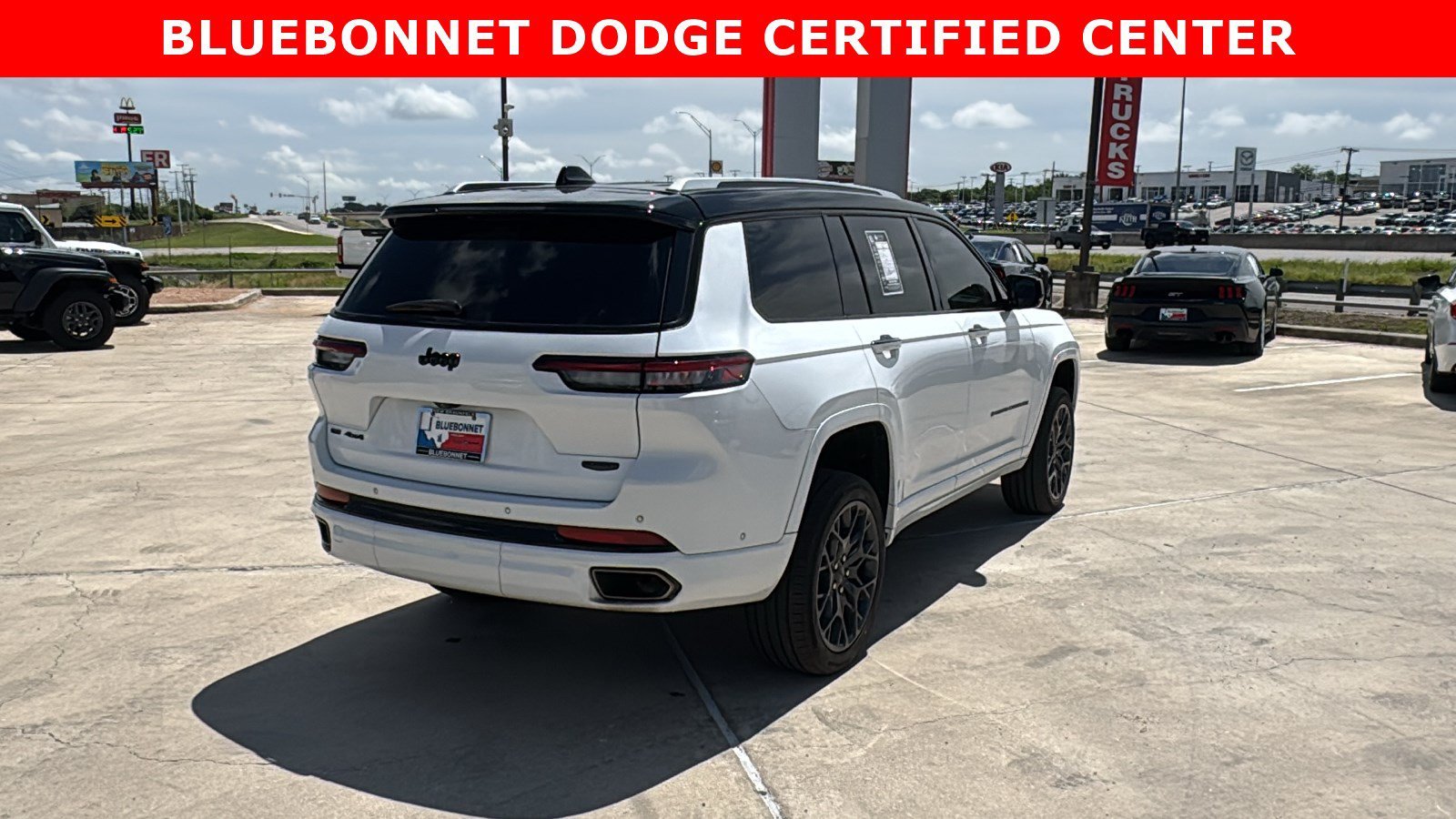 Used 2023 Bright White Clearcoat Jeep Summit image 5