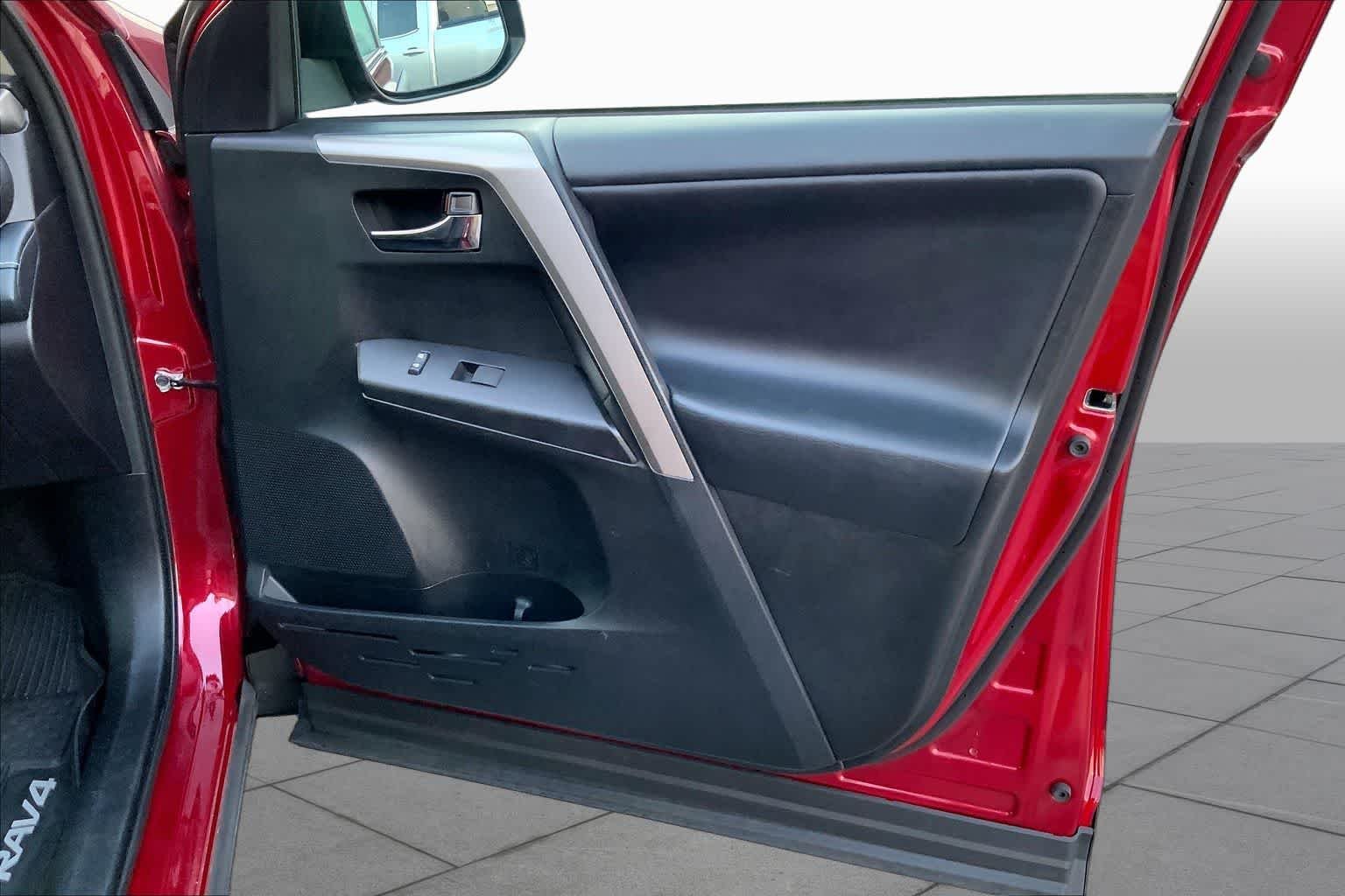 Used 2018 Ruby Flare Pearl Toyota XLE image 22