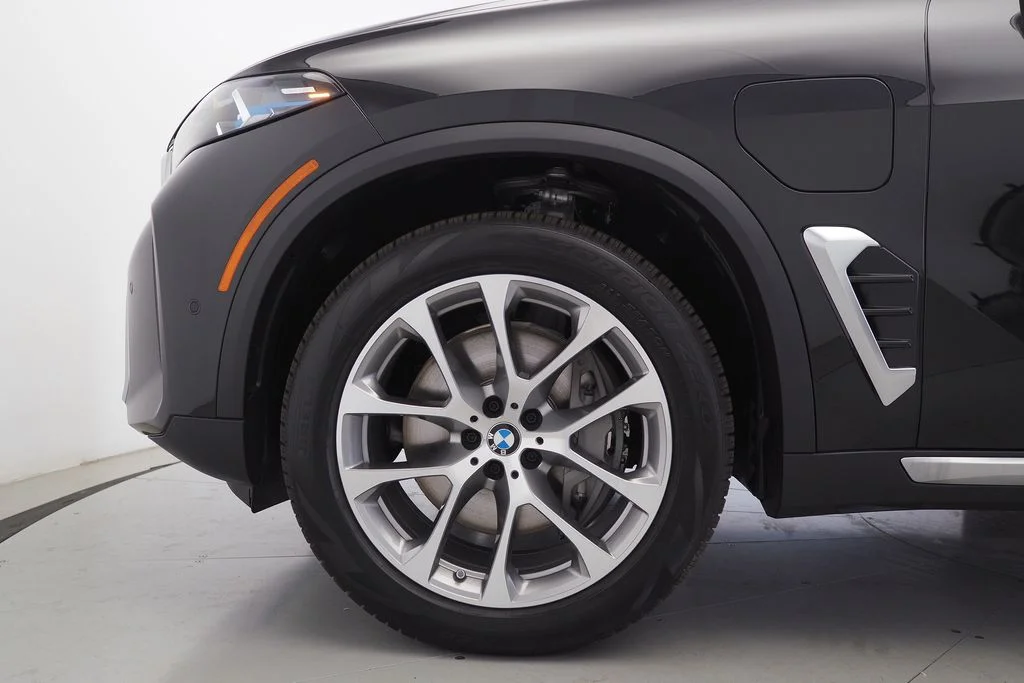 New 2026 Black Sapphire Metallic BMW xDrive50e image 5