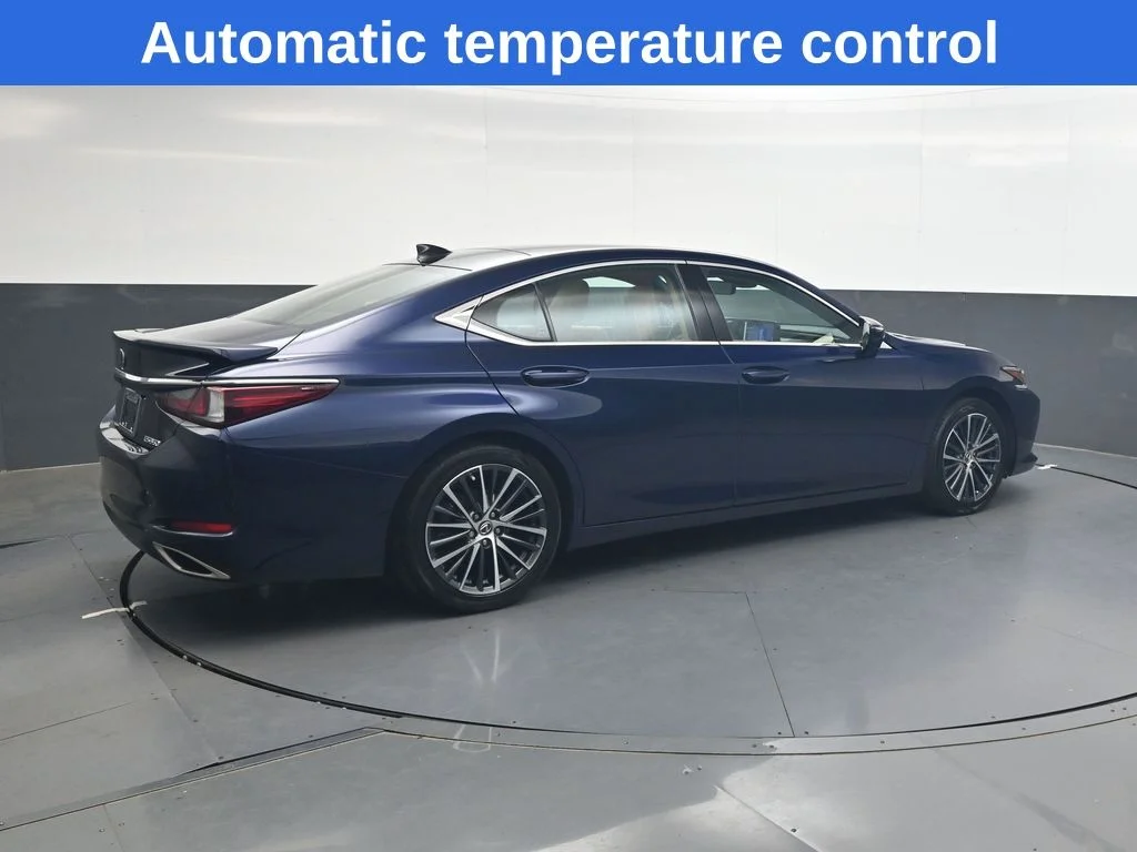 Used 2023  Lexus 350 image 4