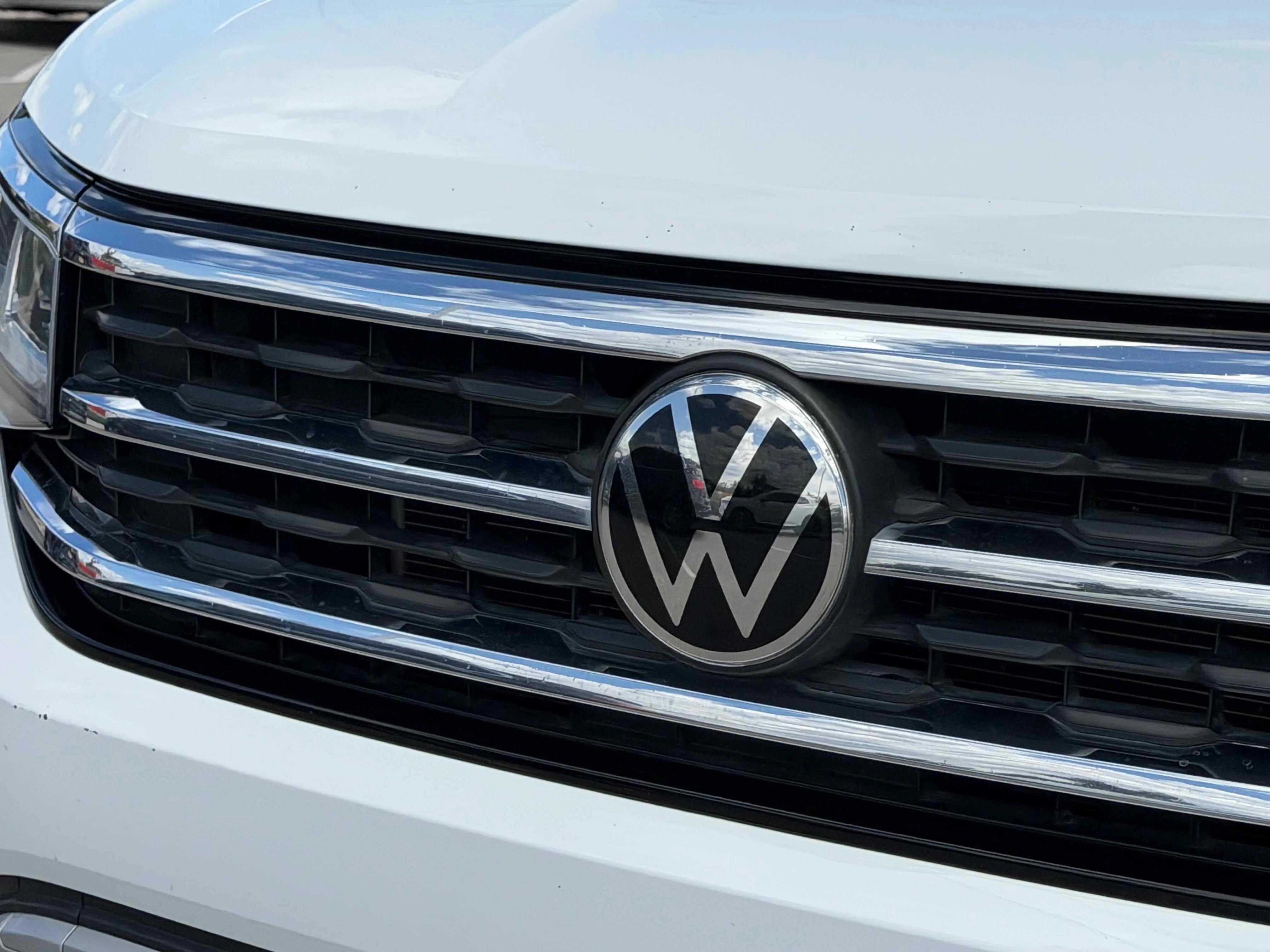 Used 2022 White Volkswagen 3.6L V6 SE w/Technology image 11