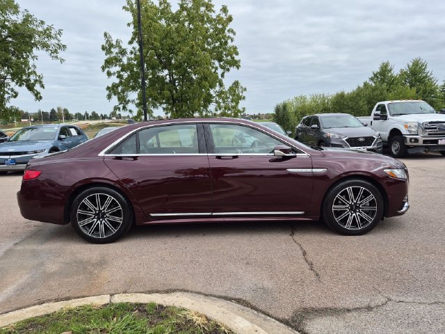Used 2019 Red Lincoln Reserve image 8