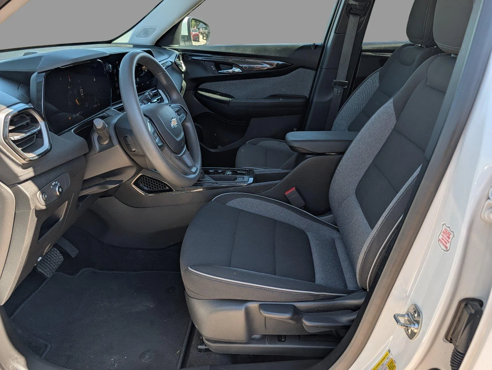 Used 2025 Summit White Chevrolet LT image 10