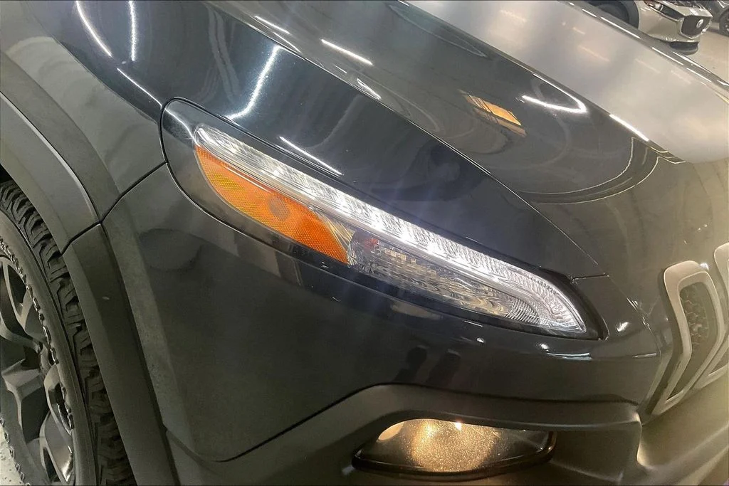 Used 2016 Black Jeep Trailhawk image 29