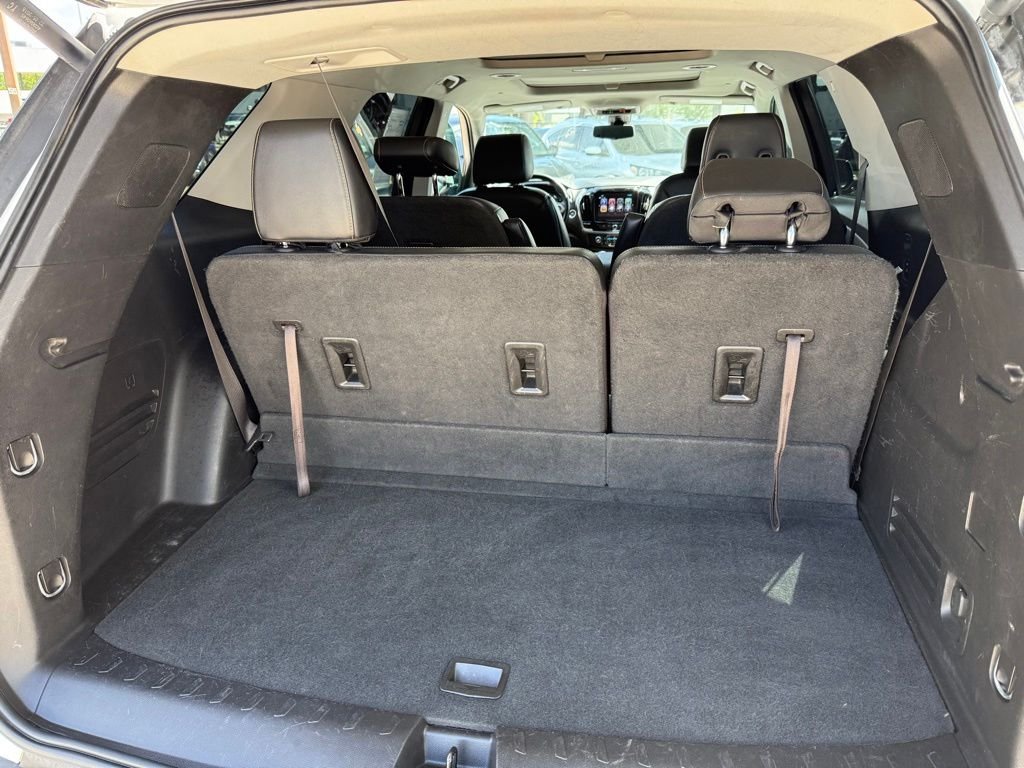 Used 2018 Summit White Chevrolet 3LT image 17