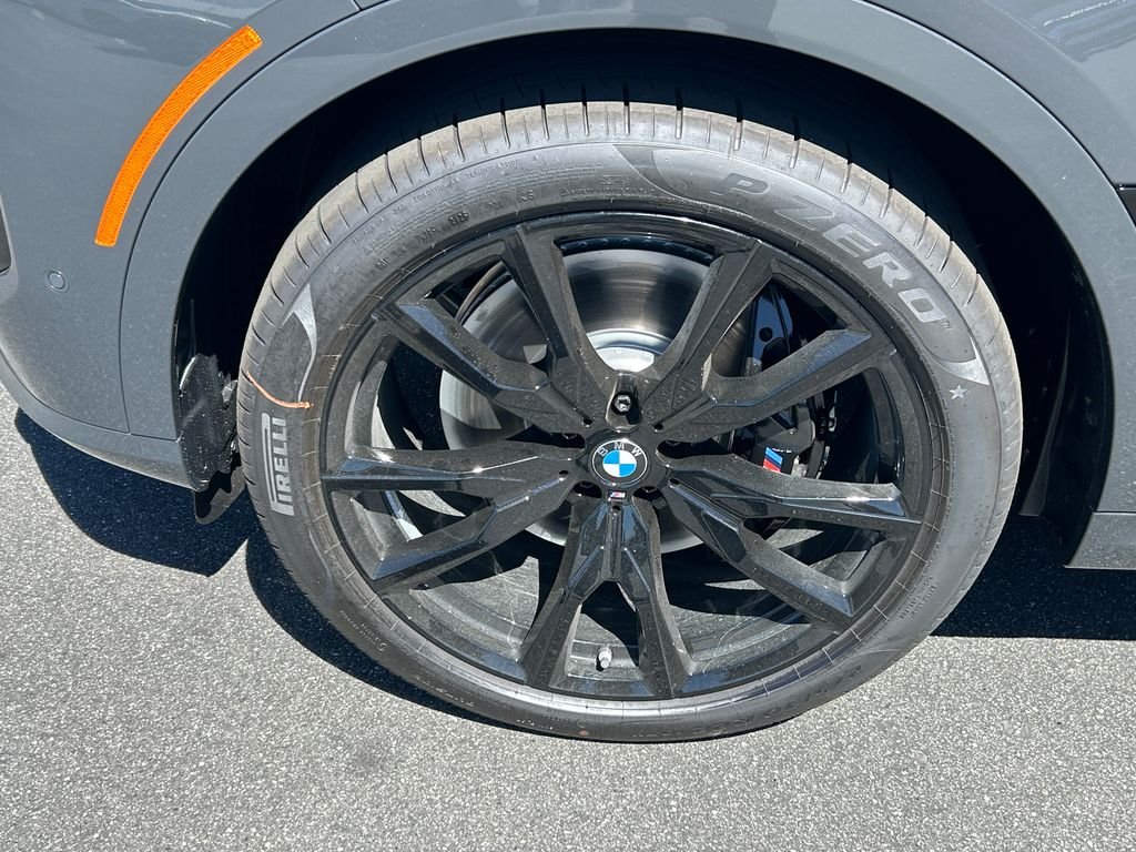 New 2027 Gray Metallic BMW xDrive40i image 3