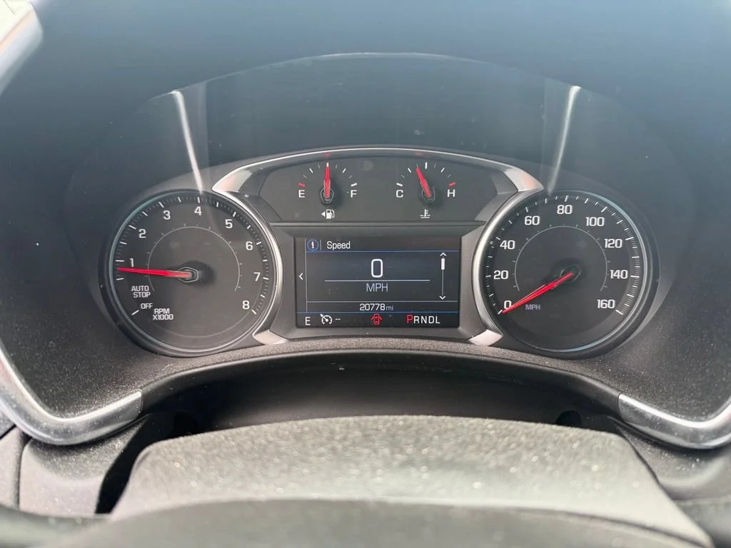 Used 2024 Summit White Chevrolet LT image 6