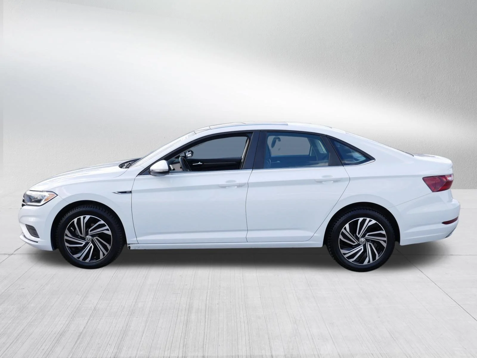 Certified Used 2021 Pure White Volkswagen SEL Premium image 4