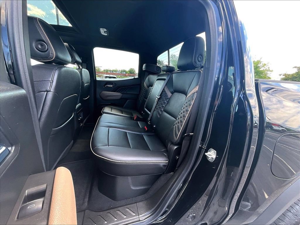 Used 2025 Onyx Black GMC Denali image 13