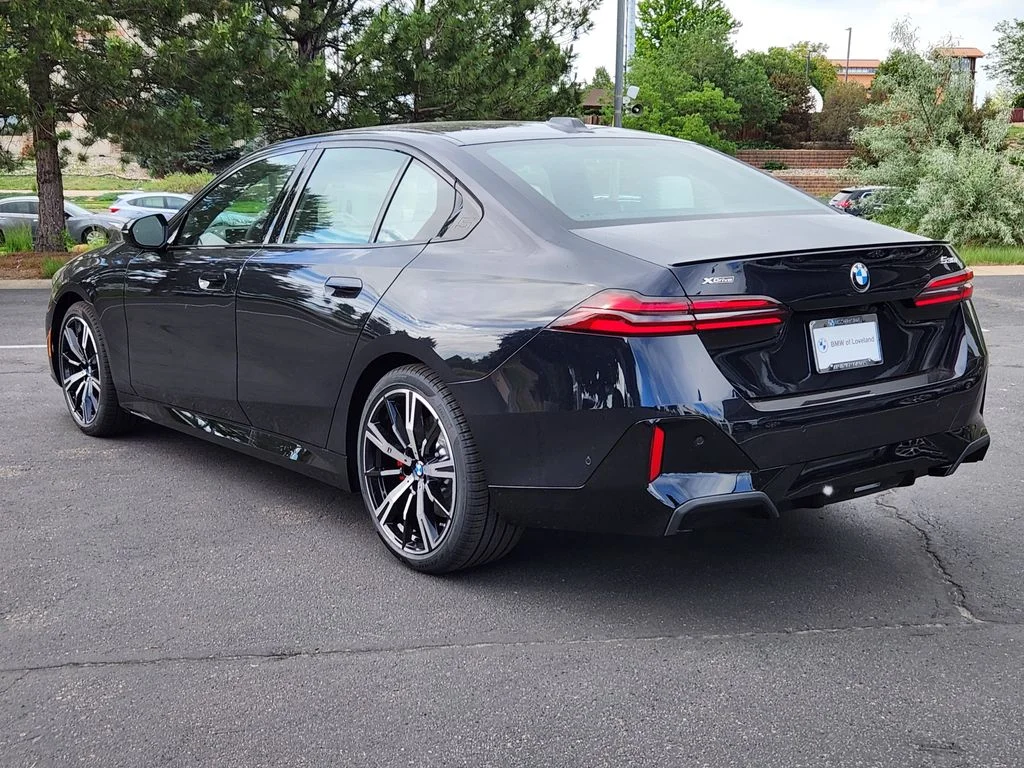 New 2027 Carbon Black Metallic BMW 530i xDrive image 3