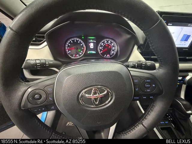 Used 2021 Blue Toyota XLE Premium image 31