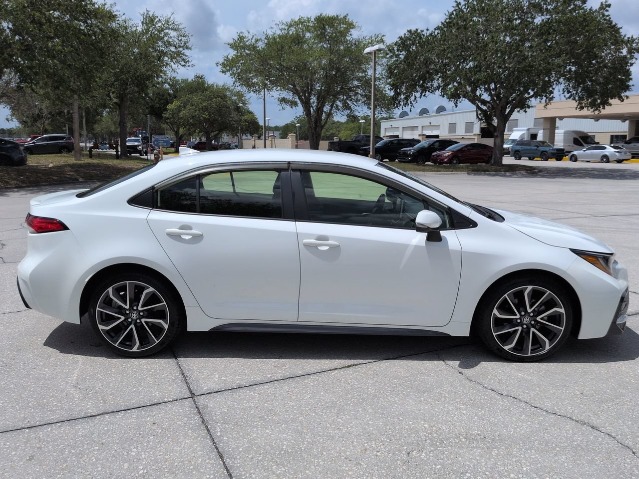Used 2021 Blizzard Pearl Toyota SE image 3