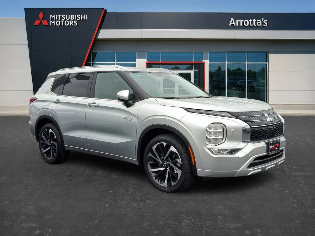 2025 Mitsubishi Outlander Plug-in Hybrid SEL S-AWC's photo