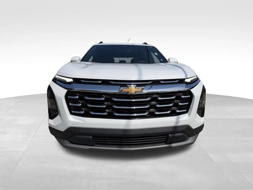Used 2025 Summit White Chevrolet LT image 8